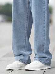 Manfinity Hypemode Loose Fit Men's Cotton Jeans With Slant Pockets Baggy Long Washed Skater Jean Cargo Plain Light Blue Going Out Y2K Friends Light Wash