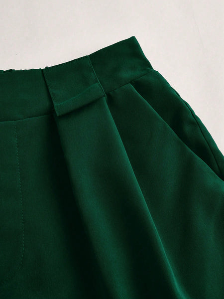 SHEIN VaVaLuxe Women Plain Pleated Pockets Straight Leg Shorts Dark Green